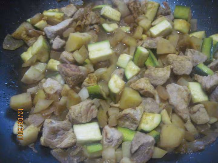 Saute de porc aux des de legumes tikka massala
