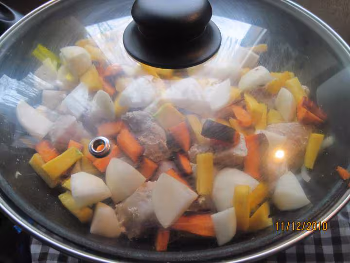 Saute de porc aux legumes en sauce creme