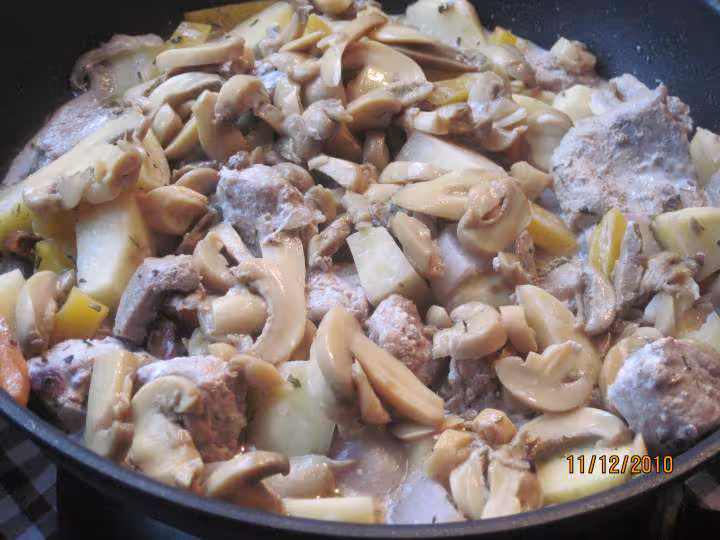 Saute de porc aux legumes en sauce creme