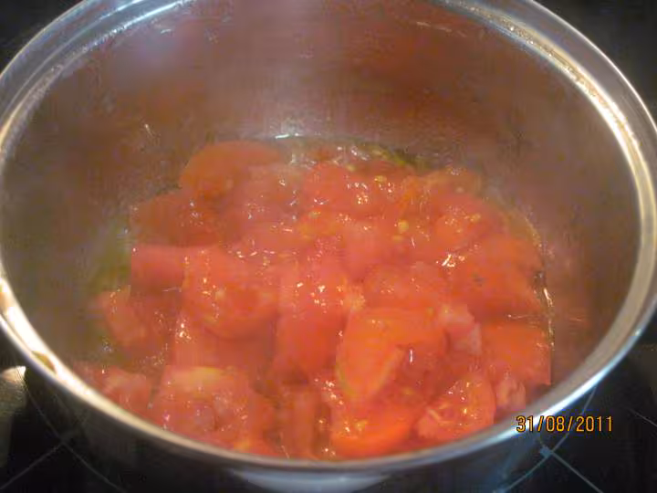 Saute de veau aux feves a la sauce tomate