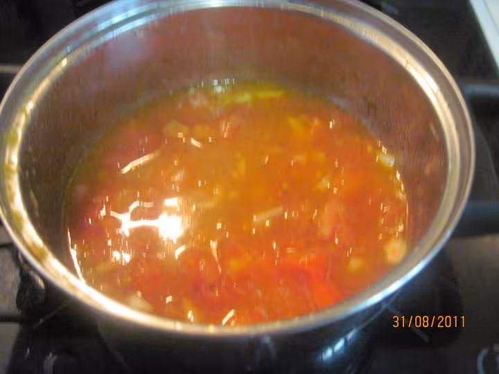 Saute de veau aux feves a la sauce tomate