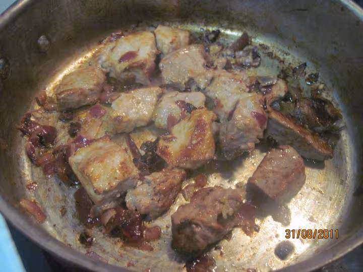 Saute de veau aux feves a la sauce tomate