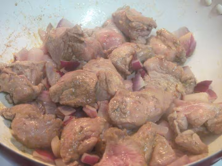 Saute de veau aux poivrons rouge