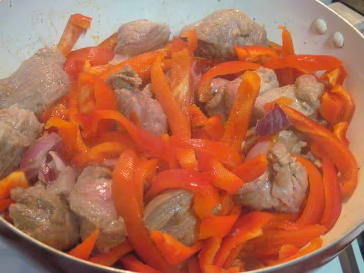 Saute de veau aux poivrons rouge