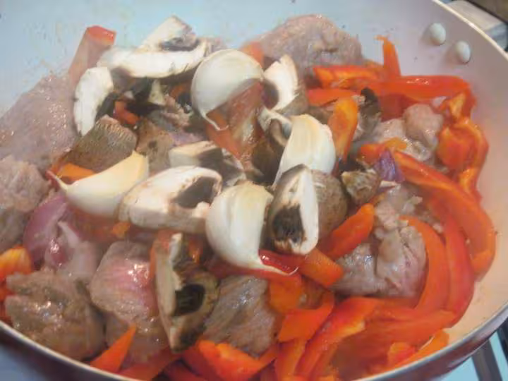 Saute de veau aux poivrons rouge