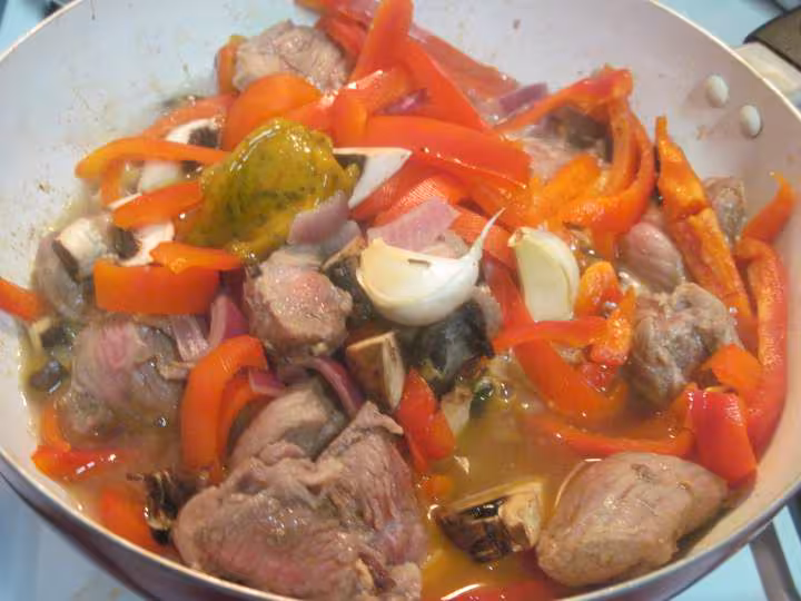 Saute de veau aux poivrons rouge