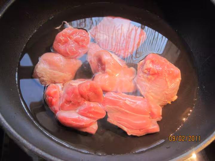 Saute de veau en sauce