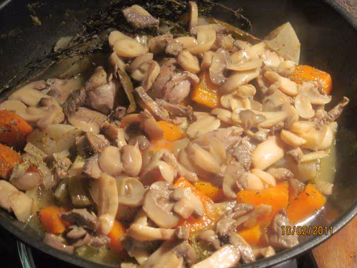 Saute de veau en sauce