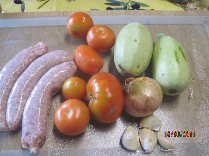 Sautees de courgettes blanches aux saucisses