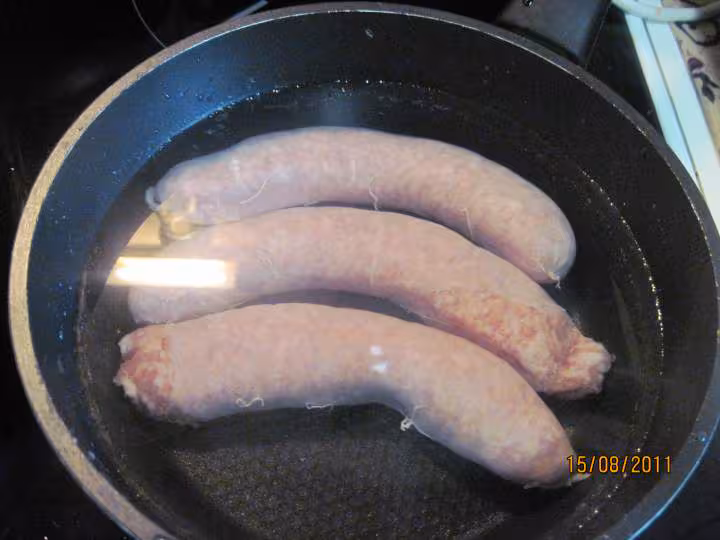 Sautees de courgettes blanches aux saucisses