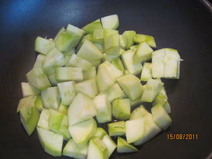 Sautees de courgettes blanches aux saucisses