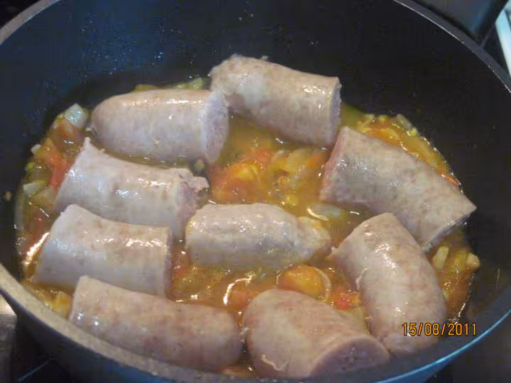 Sautees de courgettes blanches aux saucisses
