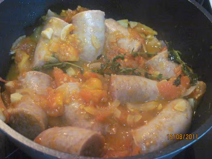 Sautees de courgettes blanches aux saucisses