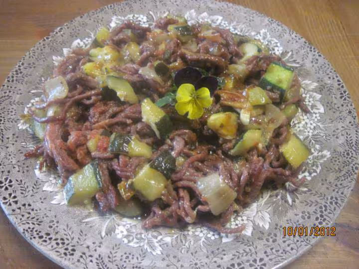 Sauter de cubes de courgettes au boeuf hache