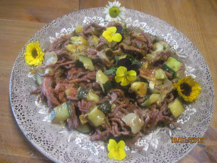 Sauter de cubes de courgettes au boeuf hache