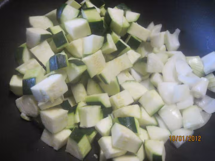 Sauter de cubes de courgettes au boeuf hache