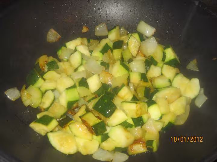 Sauter de cubes de courgettes au boeuf hache