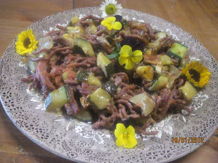 Sauter de cubes de courgettes au boeuf hache