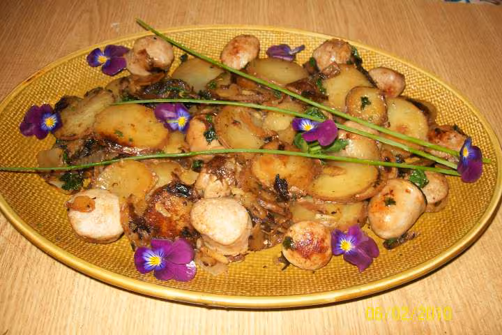 Sauter de pommes de terre rouges aux saucisses