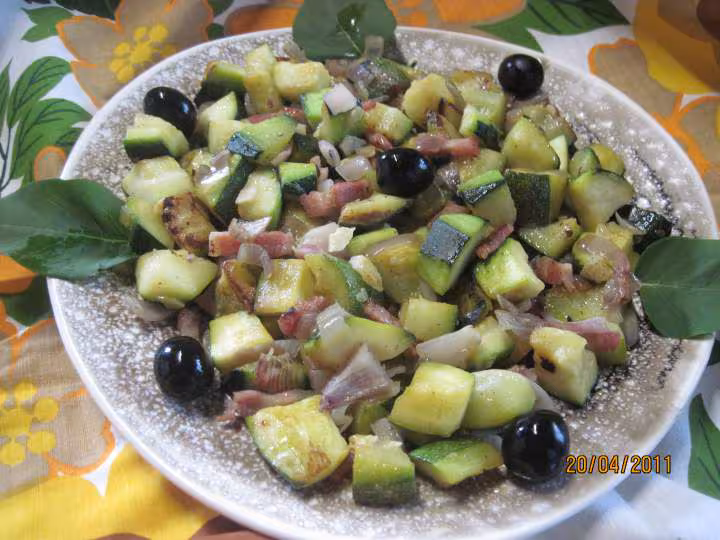 Sautes les cubes de courgettes aux echalotes