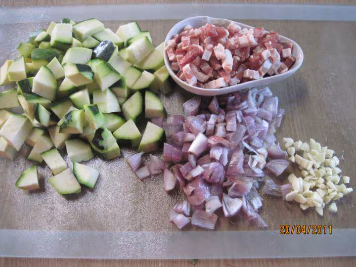 Sautes les cubes de courgettes aux echalotes