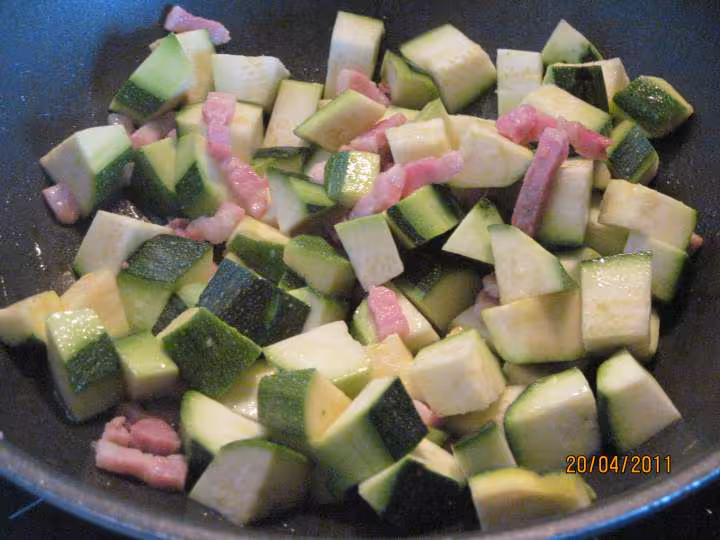 Sautes les cubes de courgettes aux echalotes