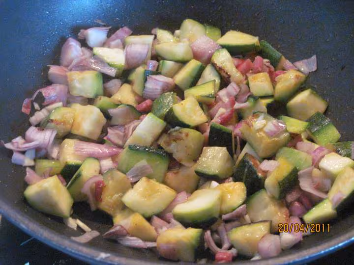 Sautes les cubes de courgettes aux echalotes