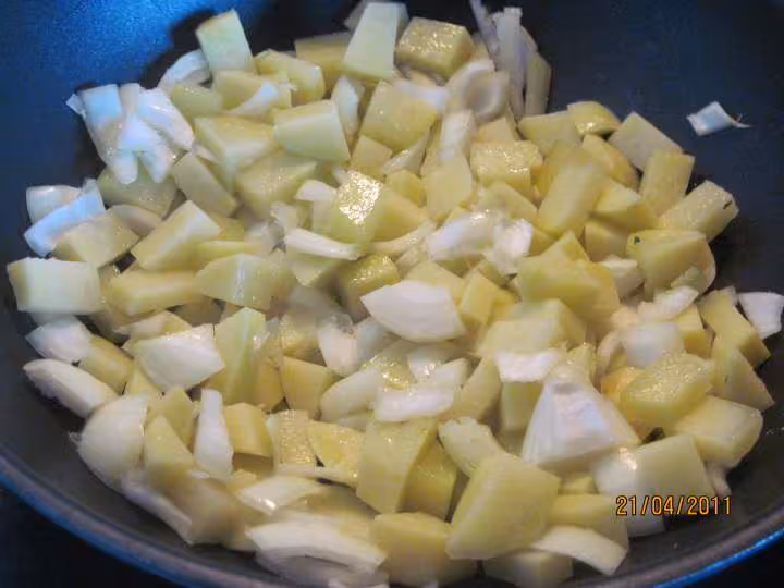 Sautes les cubes de courgettes aux echalotes