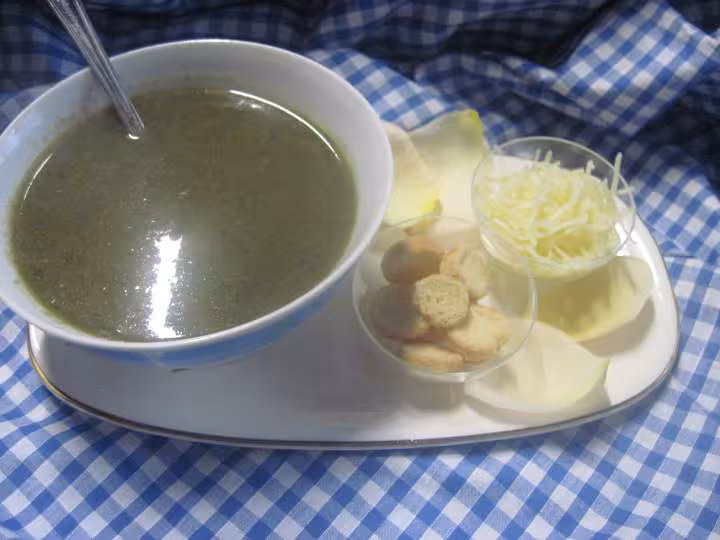 Soupe de feuilles de blette et pommes de terre
