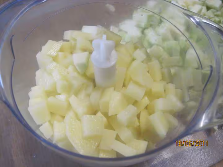 Soupe de p de terre courgettes au basilic amp creme au mo