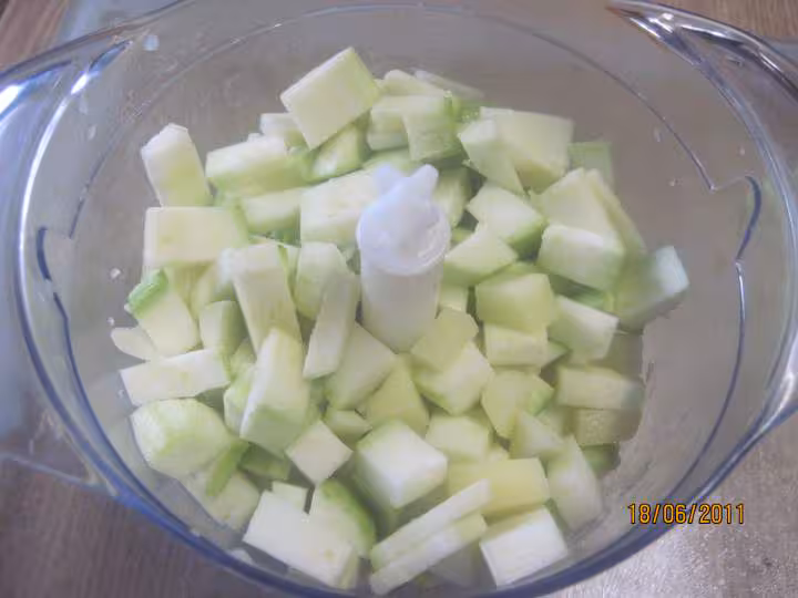Soupe de p de terre courgettes au basilic amp creme au mo