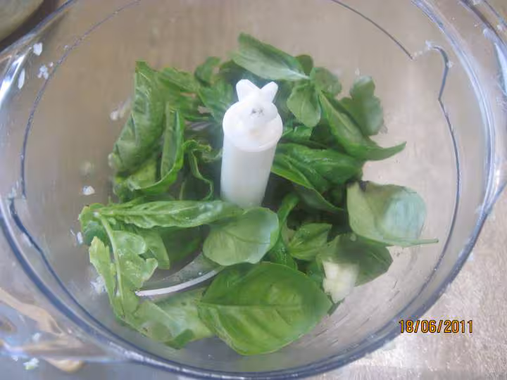 Soupe de p de terre courgettes au basilic amp creme au mo