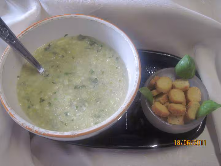 Soupe de p de terre courgettes au basilic amp creme au mo