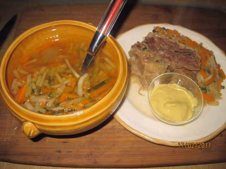 Soupe de plat de cote aux legumes de julienne