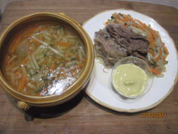 Soupe de plat de cote aux legumes de julienne