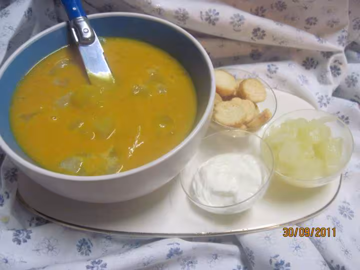 Soupe de potiron aux des de patisson blanc