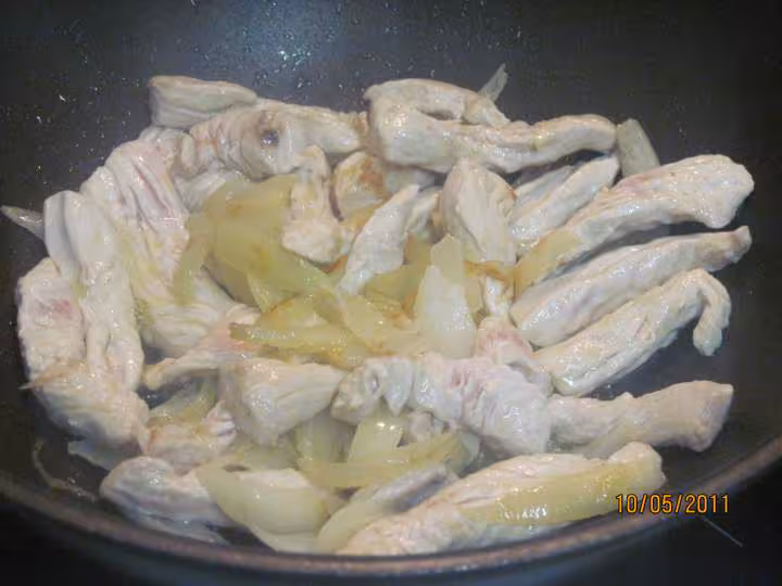 Spaghetti au poulet sauce pesto
