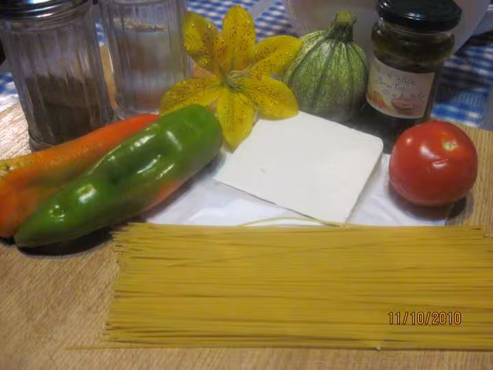 Spaghettis au legumes de saison et au fromage ricotta
