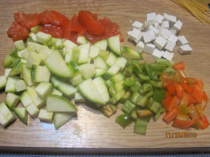 Spaghettis au legumes de saison et au fromage ricotta