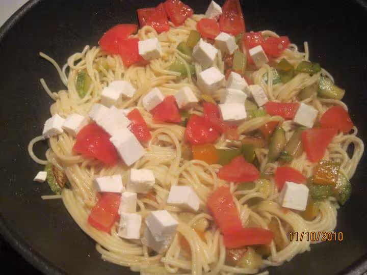 Spaghettis au legumes de saison et au fromage ricotta