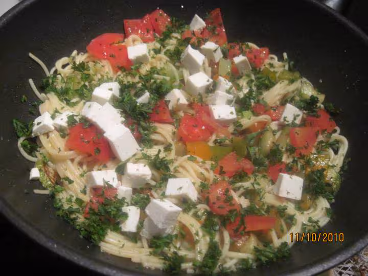 Spaghettis au legumes de saison et au fromage ricotta