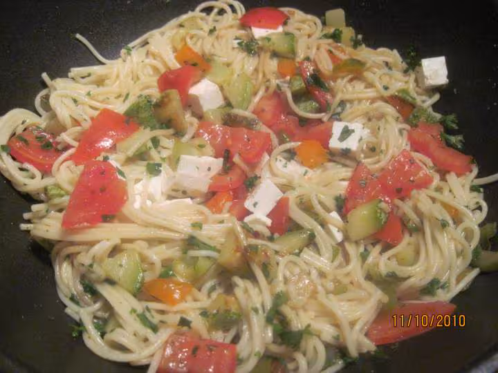 Spaghettis au legumes de saison et au fromage ricotta