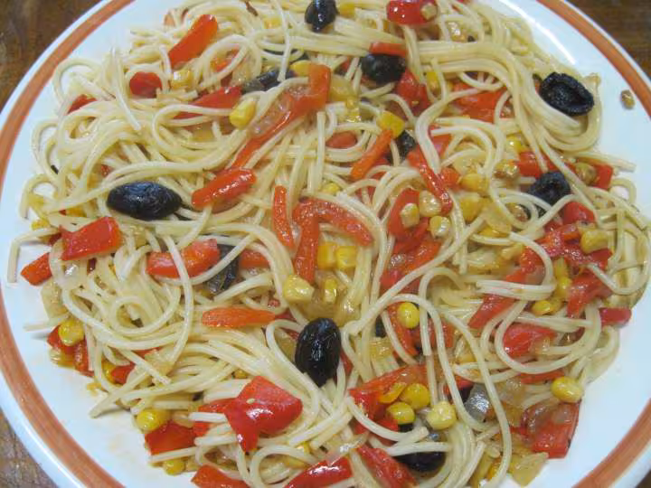 Spaghettis au poivrons rouge et mais