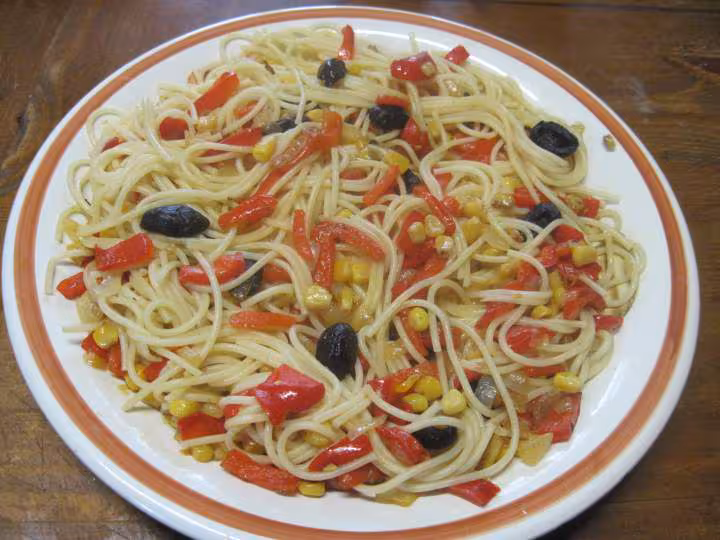 Spaghettis au poivrons rouge et mais