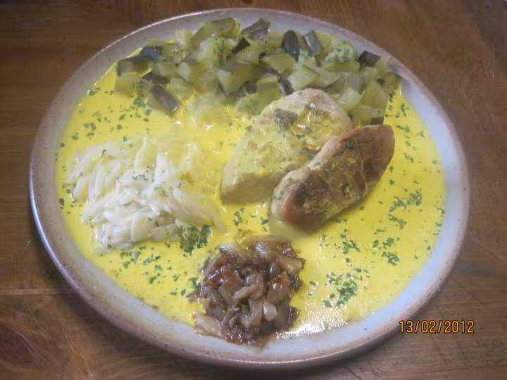 Steaks de dinde garnis a la creme safranee