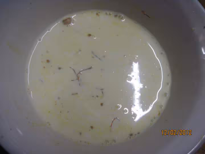 Steaks de dinde garnis a la creme safranee