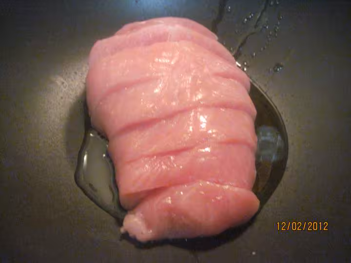 Steaks de dinde garnis a la creme safranee