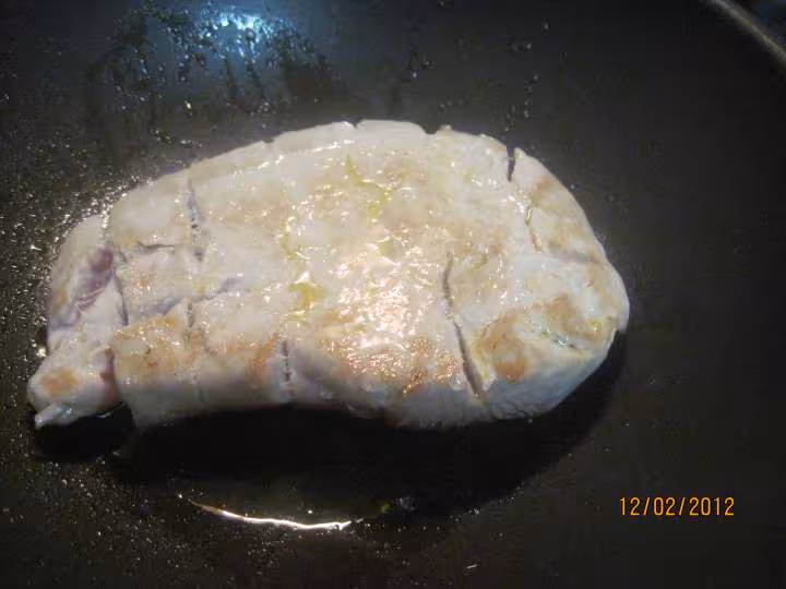 Steaks de dinde garnis a la creme safranee