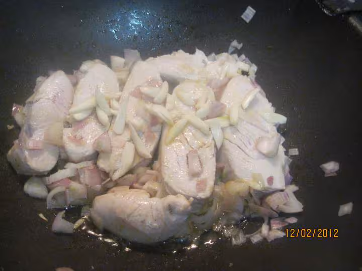 Steaks de dinde garnis a la creme safranee