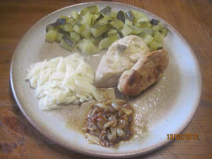 Steaks de dinde garnis a la creme safranee